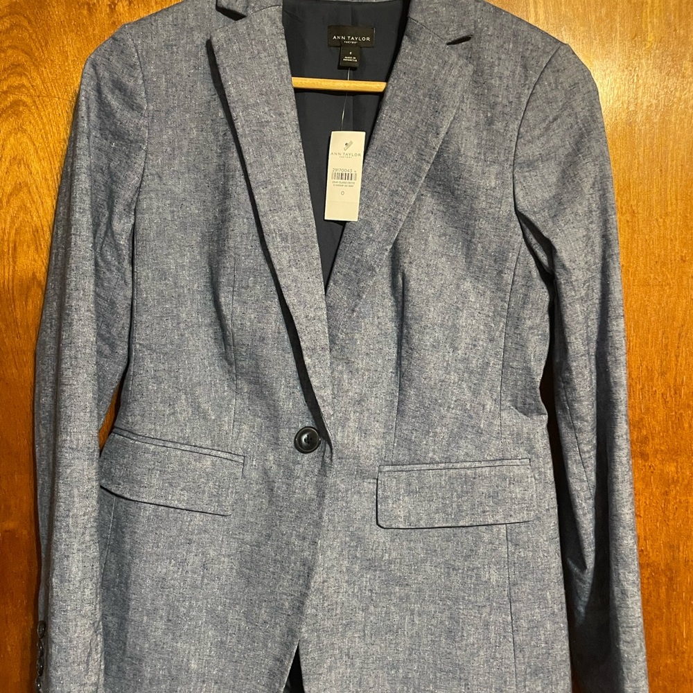 Anne Klein Blue Tailored Blazer with Notched Lapels